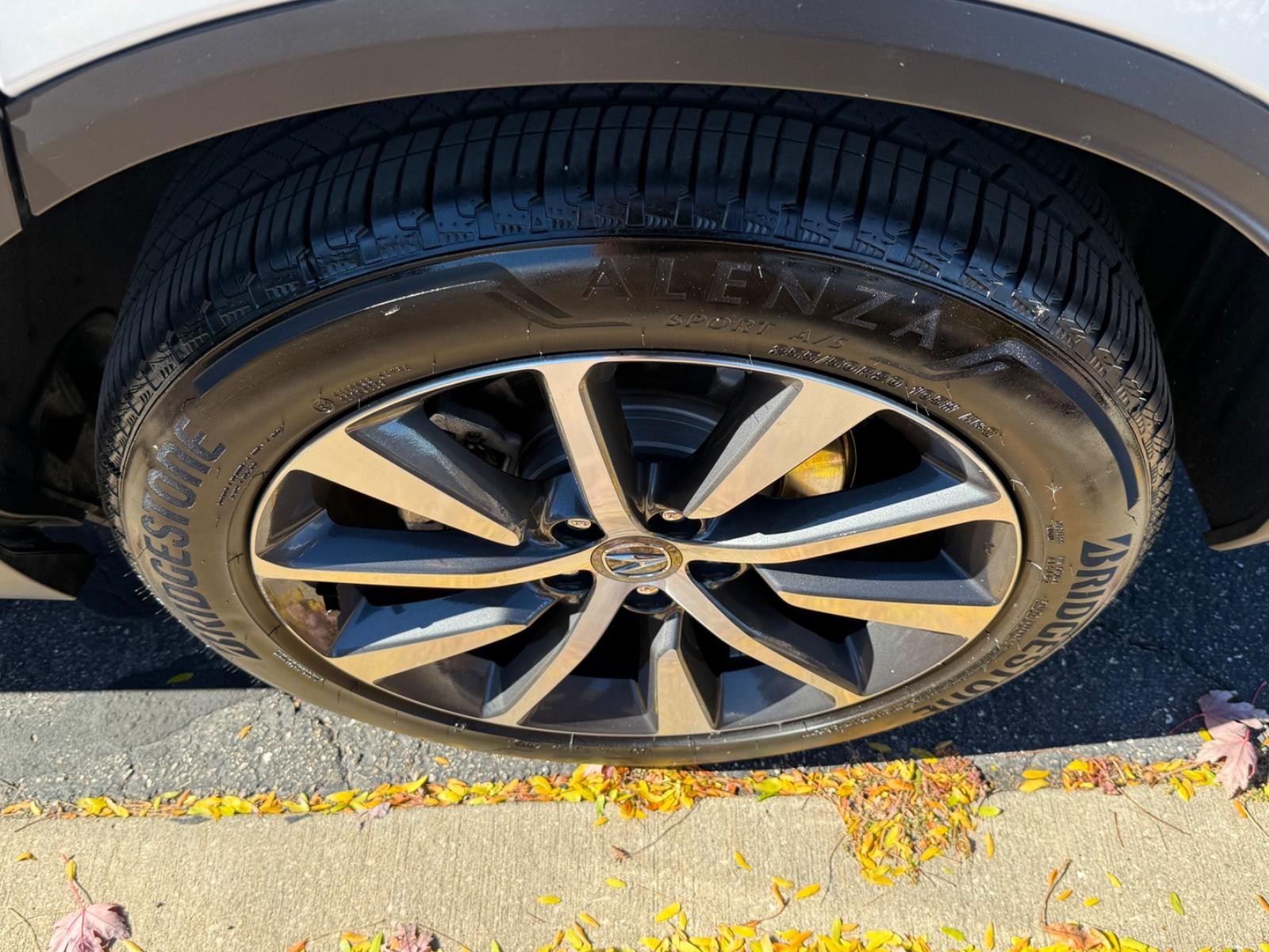 Acura MDX Vehicle Full-screen Gallery Image 07