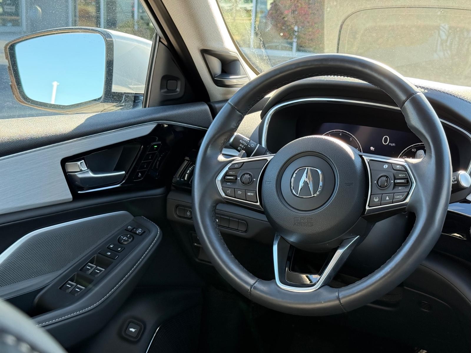 Acura MDX Vehicle Full-screen Gallery Image 13