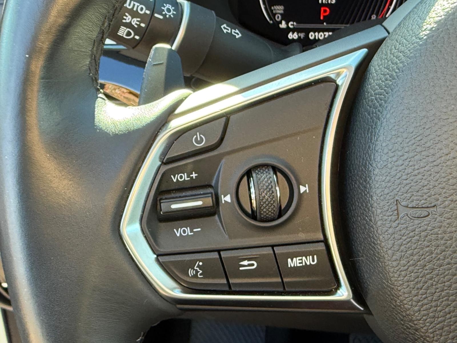 Acura MDX Vehicle Full-screen Gallery Image 16