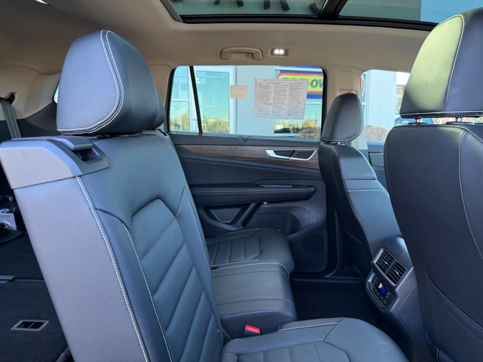 Volkswagen Atlas Vehicle Image 10