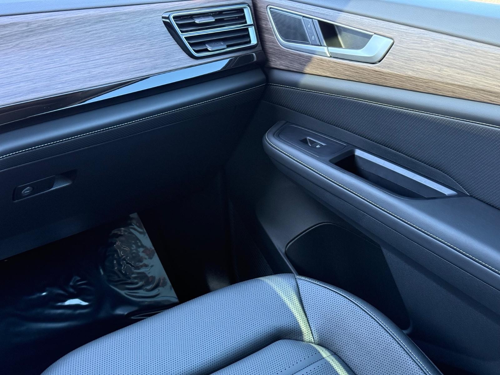 Volkswagen Atlas Vehicle Image 14