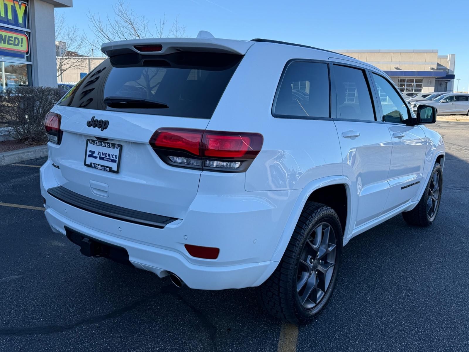 Jeep Grand Cherokee Vehicle Image 03