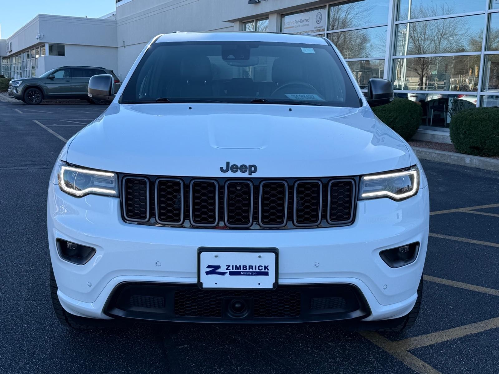 Jeep Grand Cherokee Vehicle Image 09