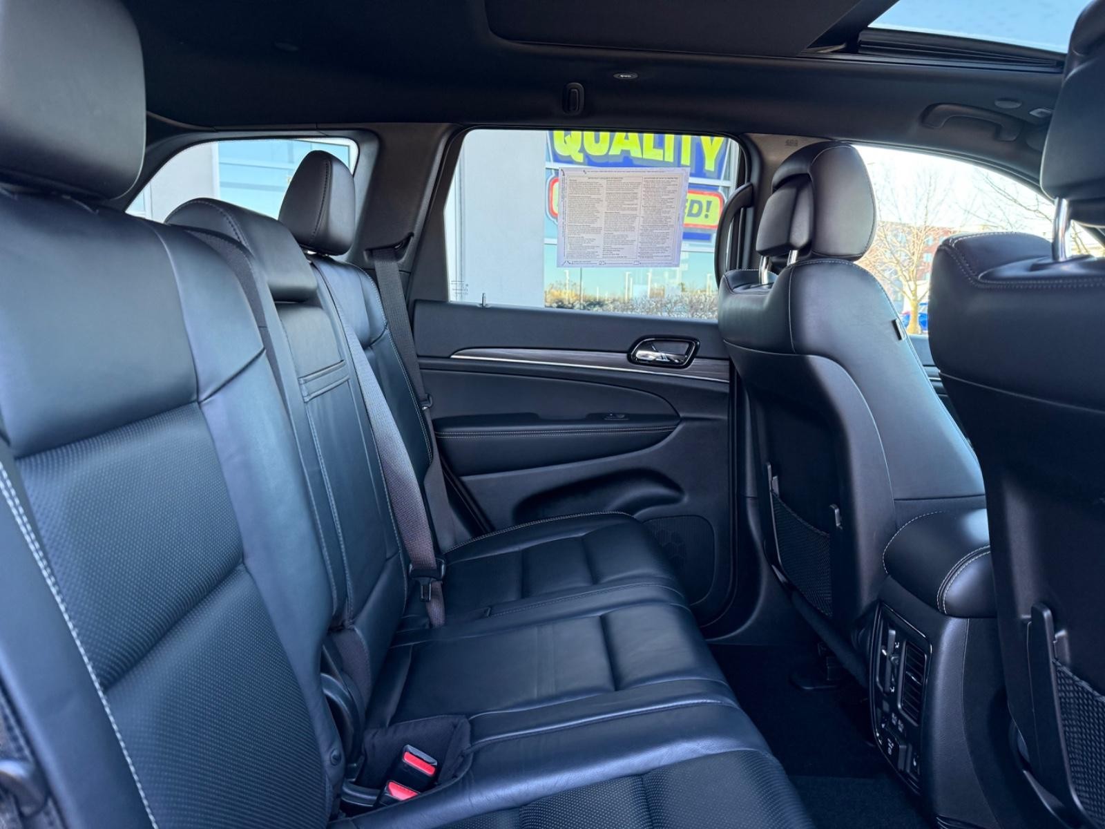 Jeep Grand Cherokee Vehicle Image 10