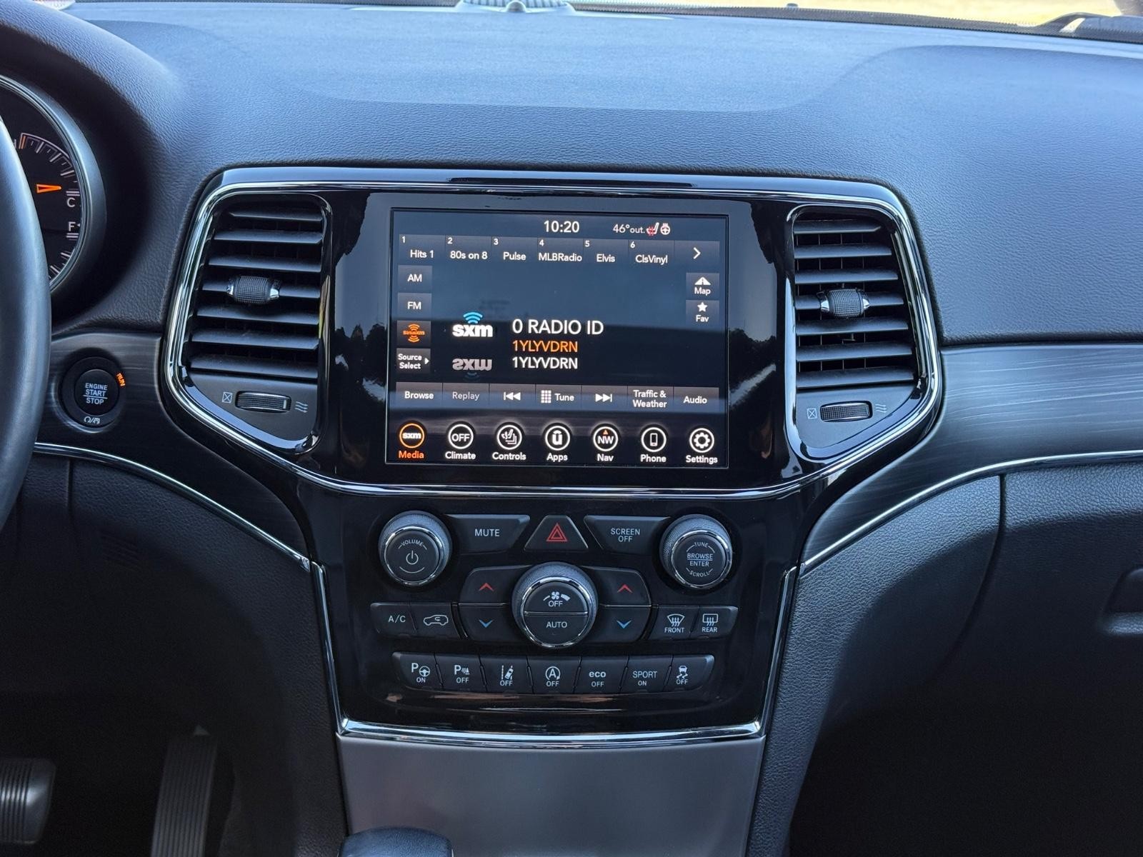 Jeep Grand Cherokee Vehicle Image 12