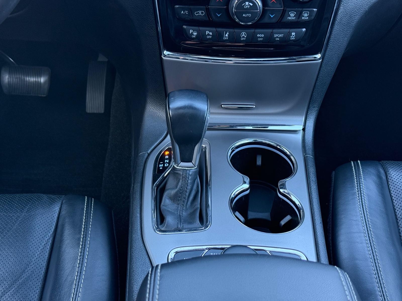 Jeep Grand Cherokee Vehicle Image 13