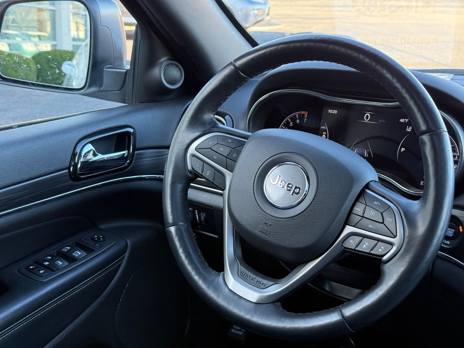 Jeep Grand Cherokee Vehicle Image 14