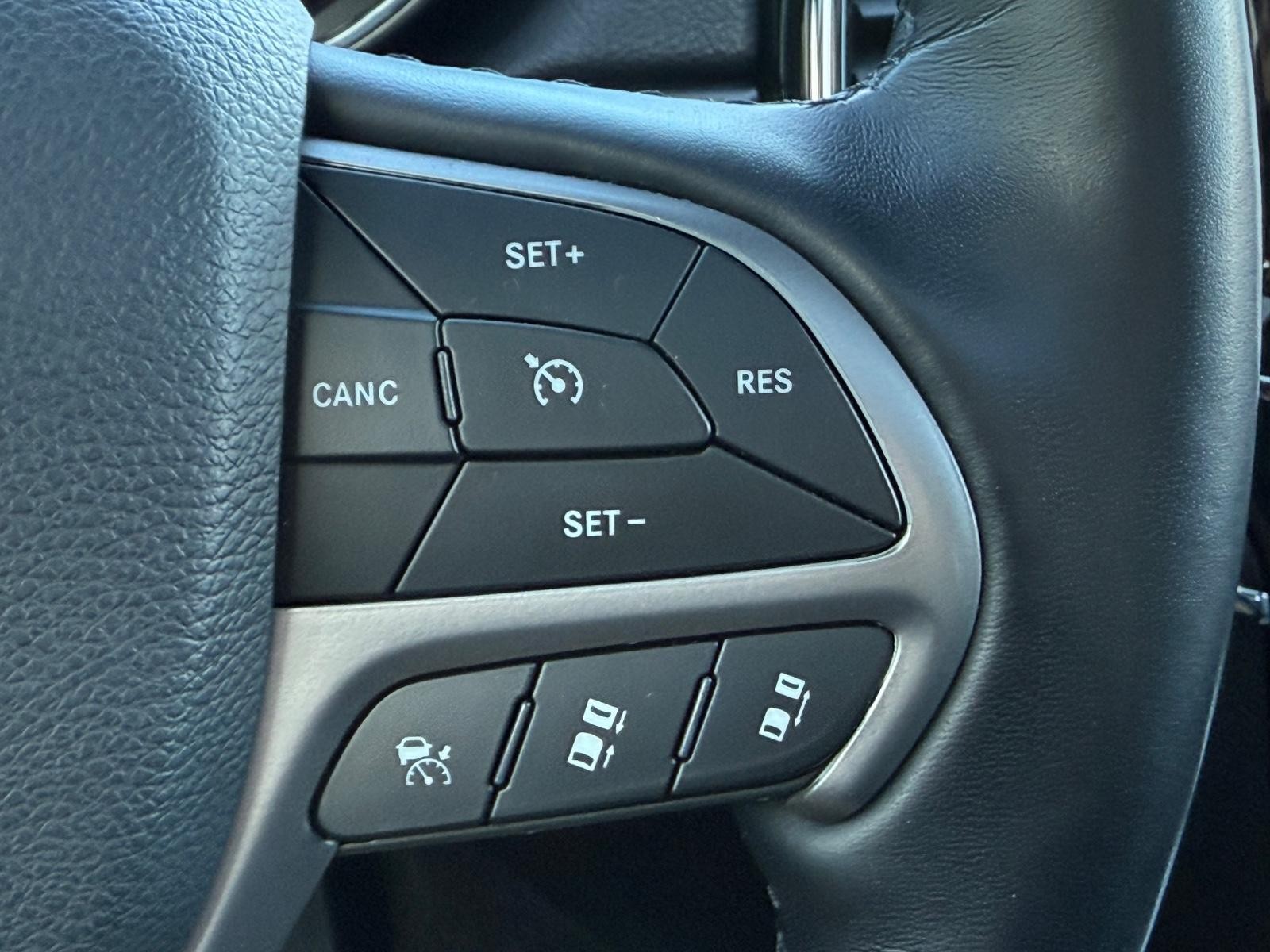 Jeep Grand Cherokee Vehicle Image 17