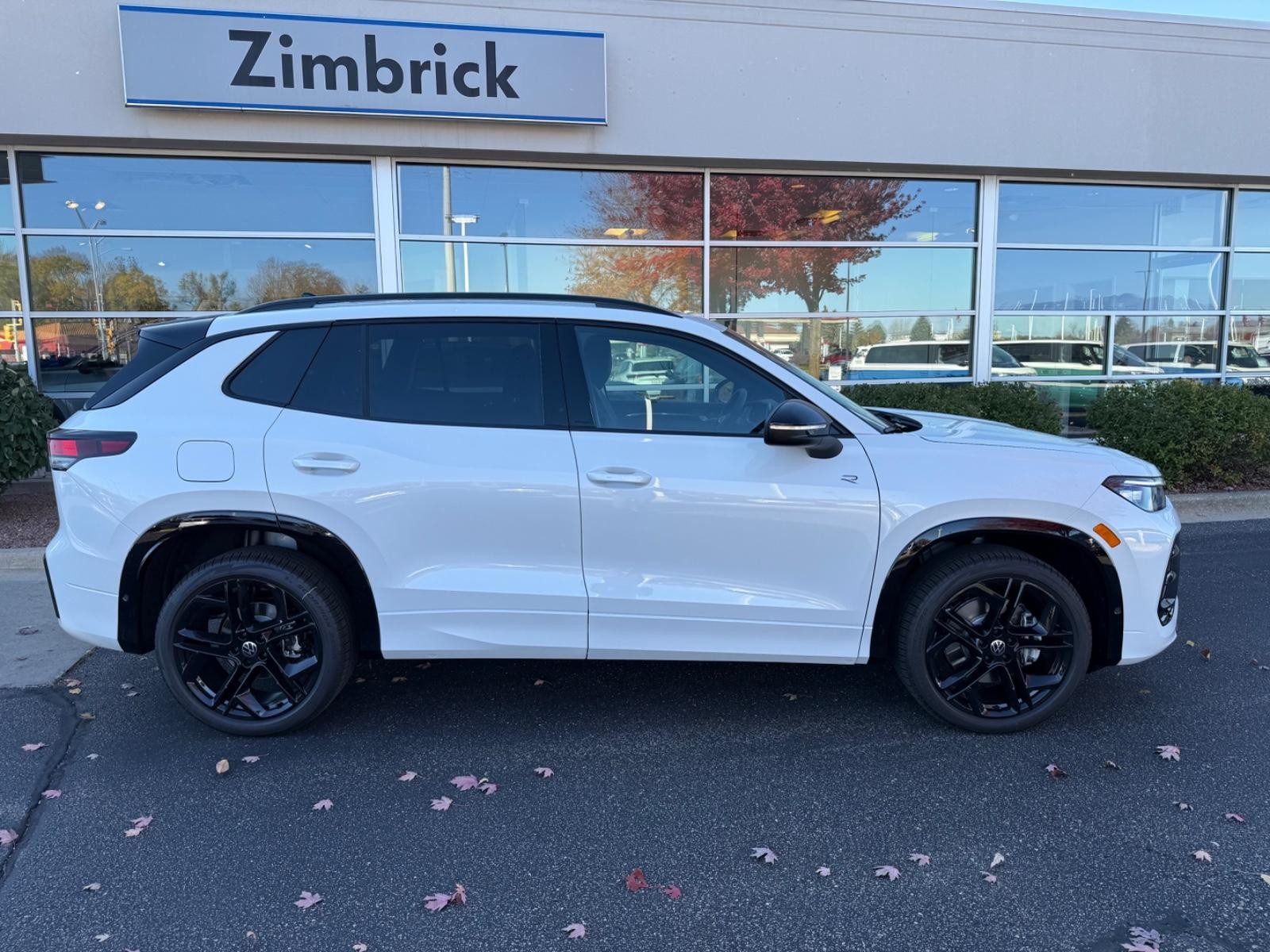 Volkswagen Tiguan Vehicle Image 02