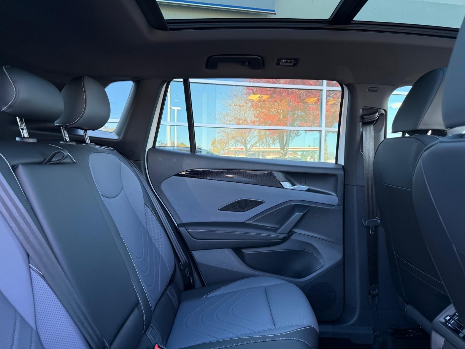 Volkswagen Tiguan Vehicle Image 05