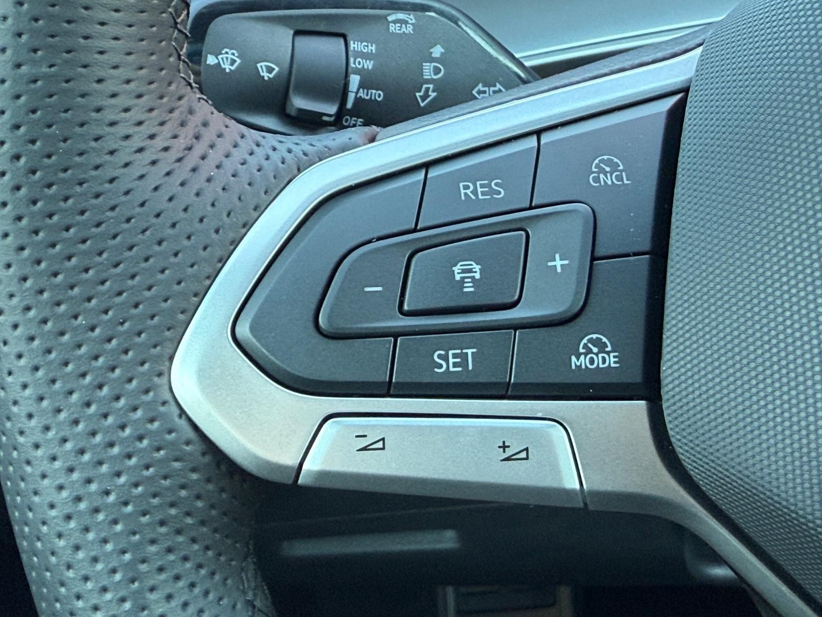 Volkswagen Tiguan Vehicle Image 10