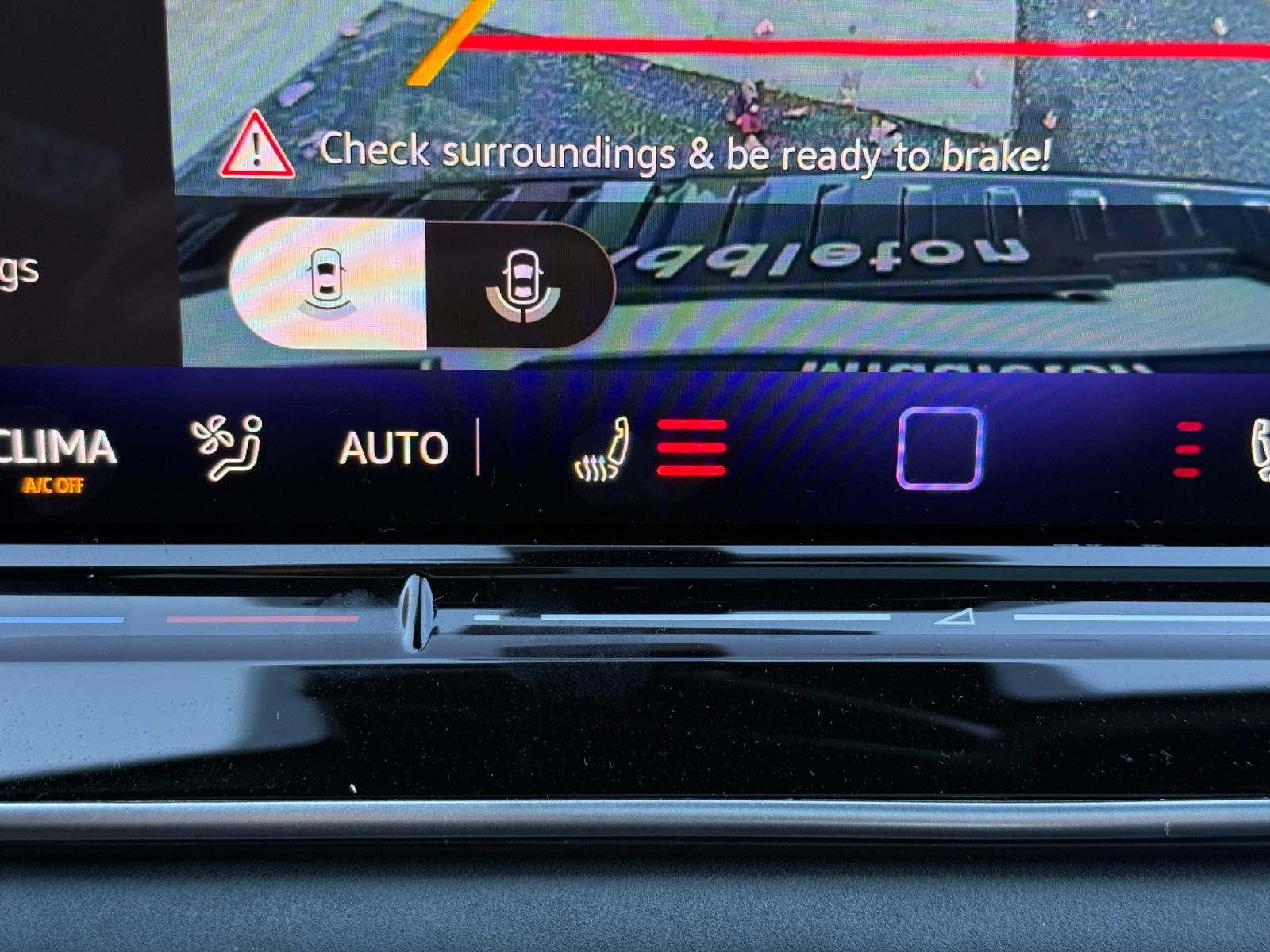 Volkswagen Tiguan Vehicle Image 14