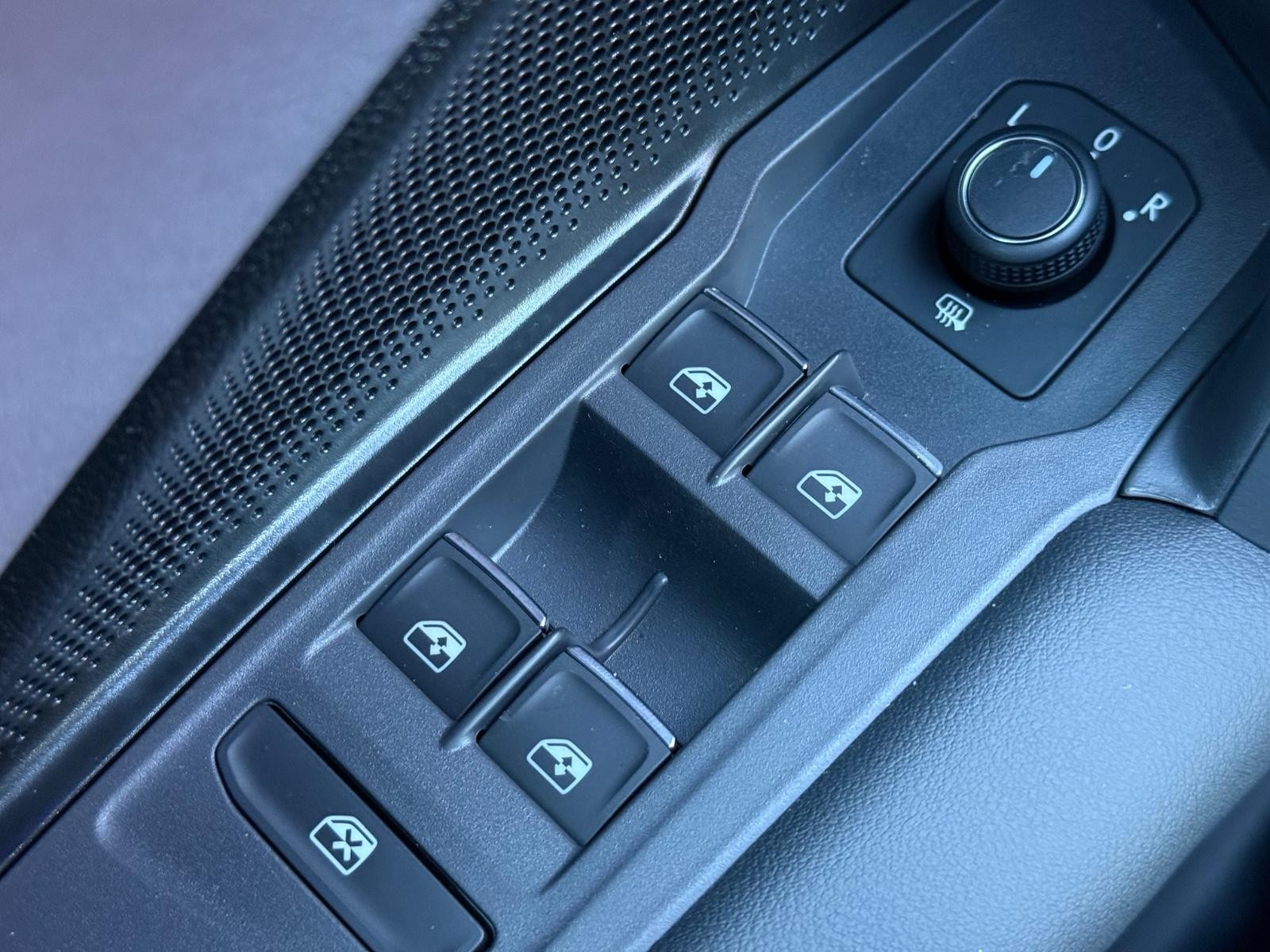 Volkswagen Tiguan Vehicle Image 15