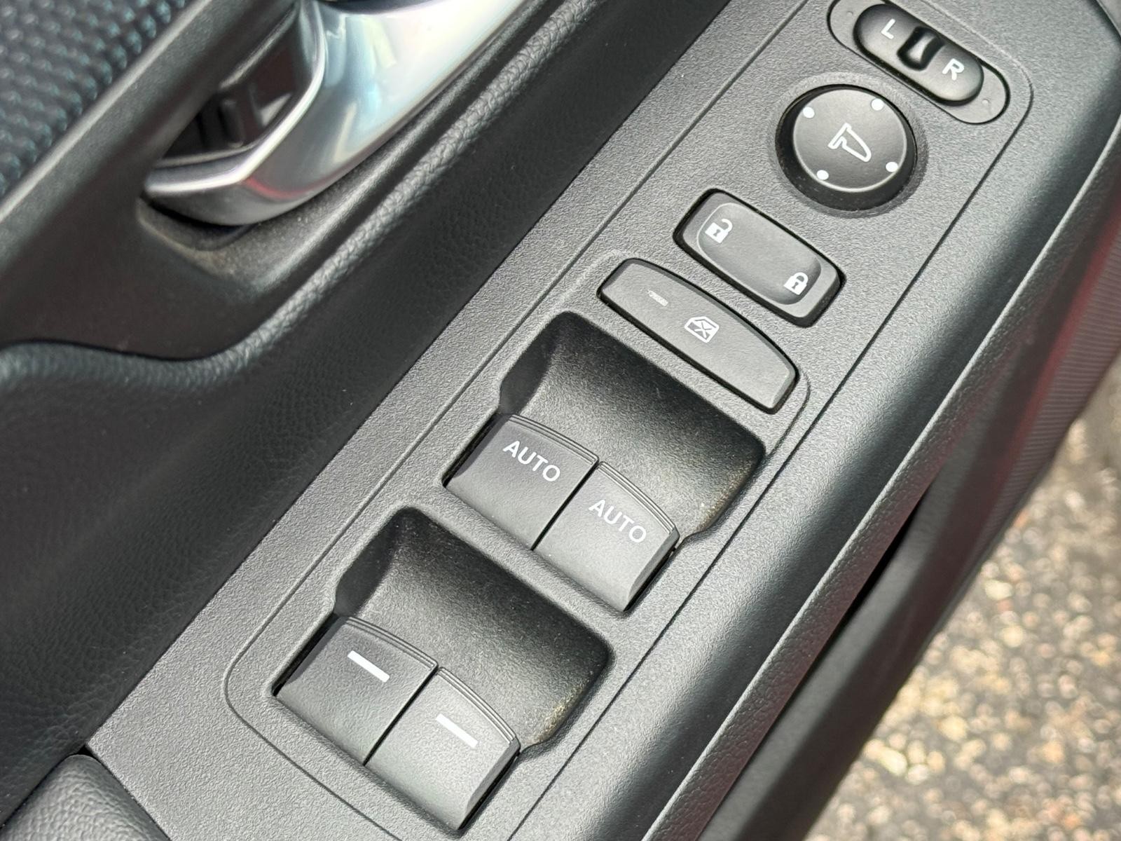 Honda CR-V Vehicle Image 21