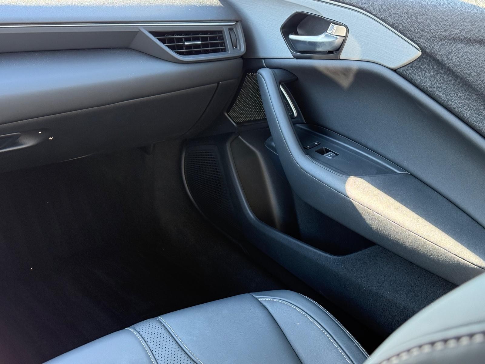 Acura TLX Vehicle Image 15