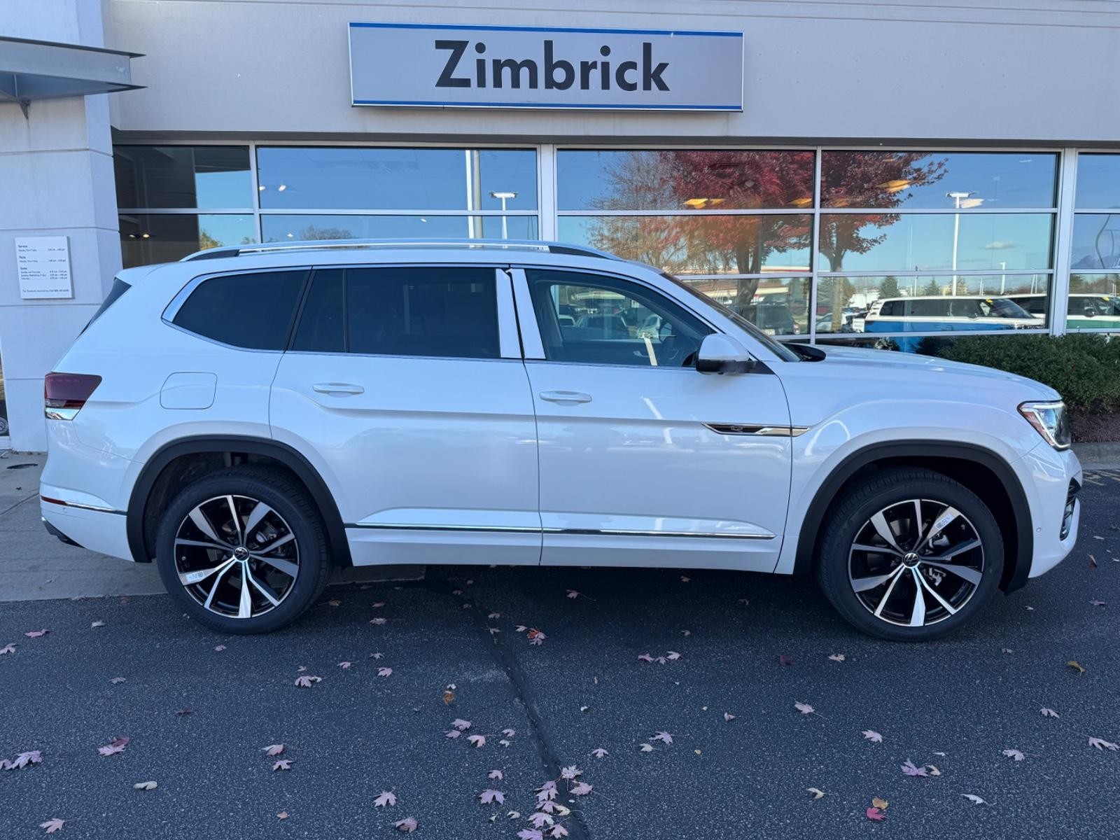 Volkswagen Atlas Vehicle Image 02