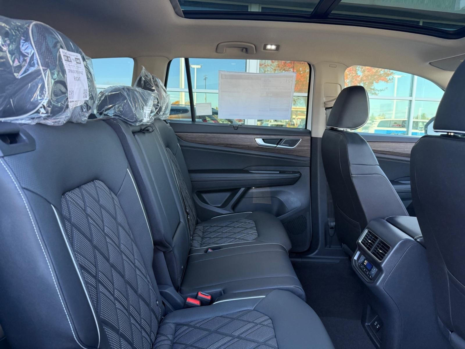 Volkswagen Atlas Vehicle Image 05