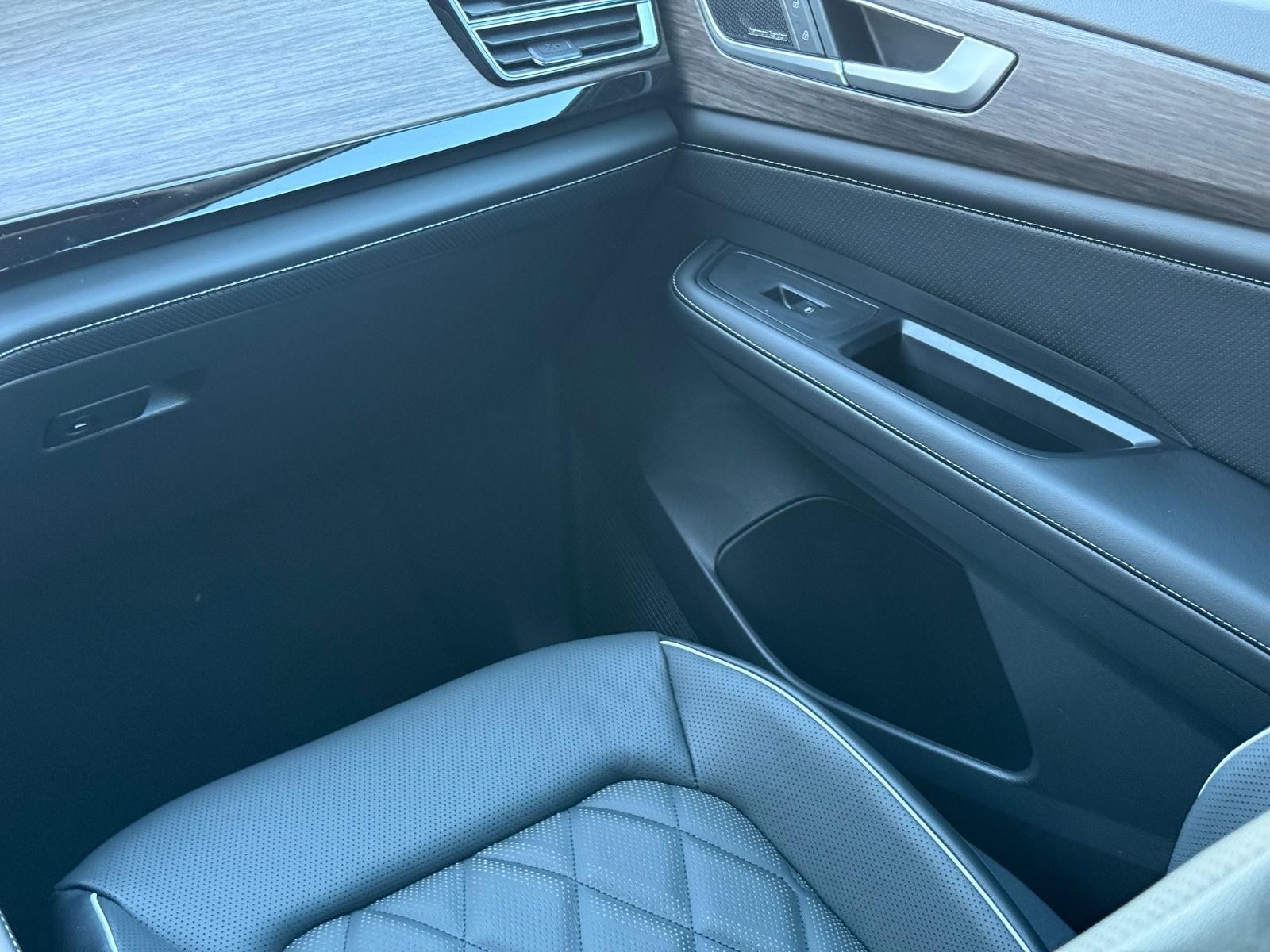 Volkswagen Atlas Vehicle Image 10