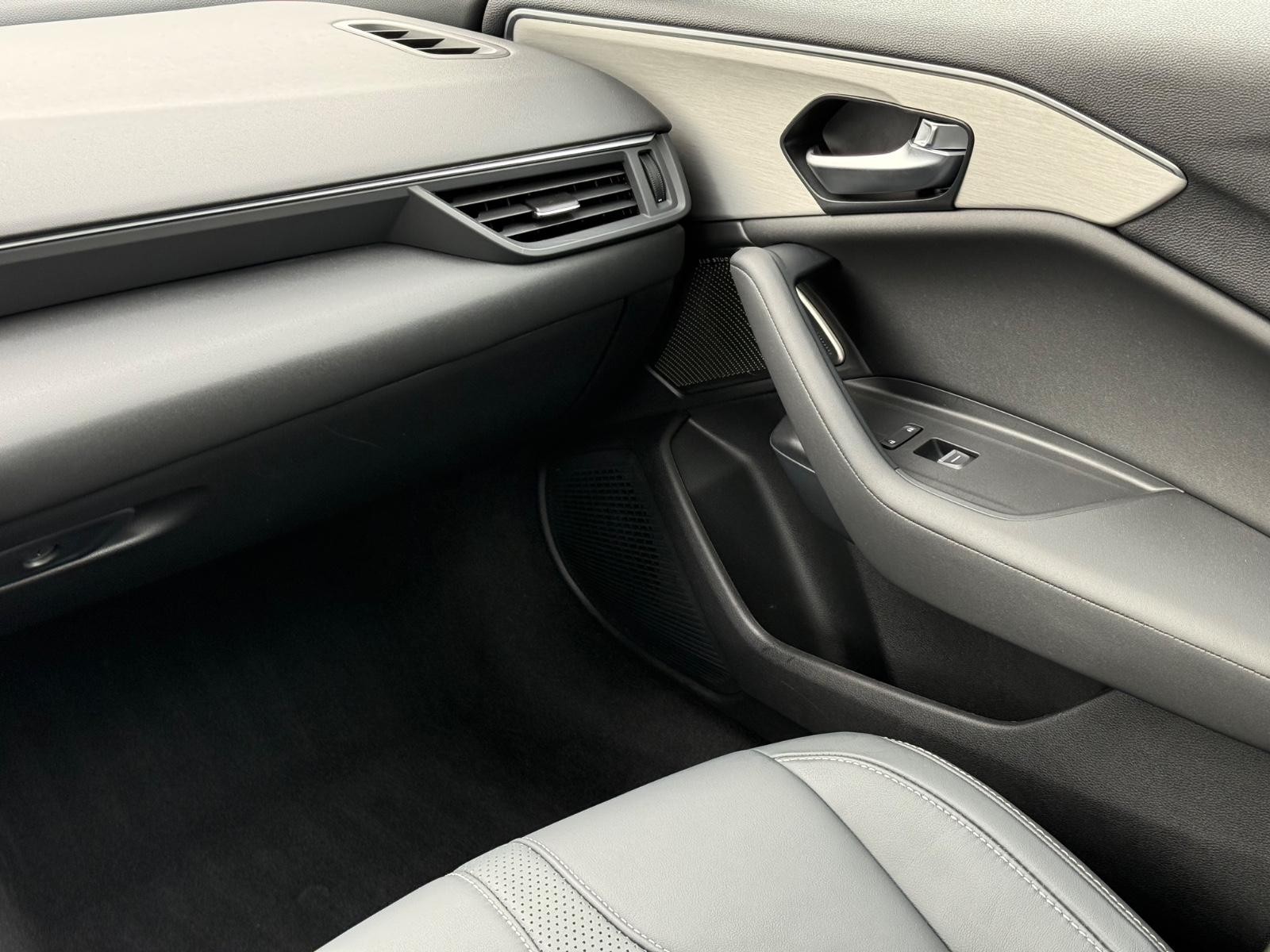 Acura TLX Vehicle Image 15