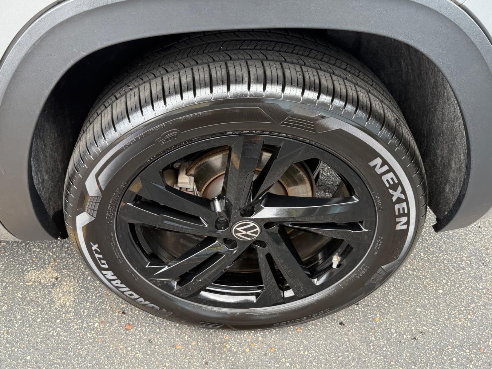 Volkswagen Atlas Cross Sport Vehicle Image 07