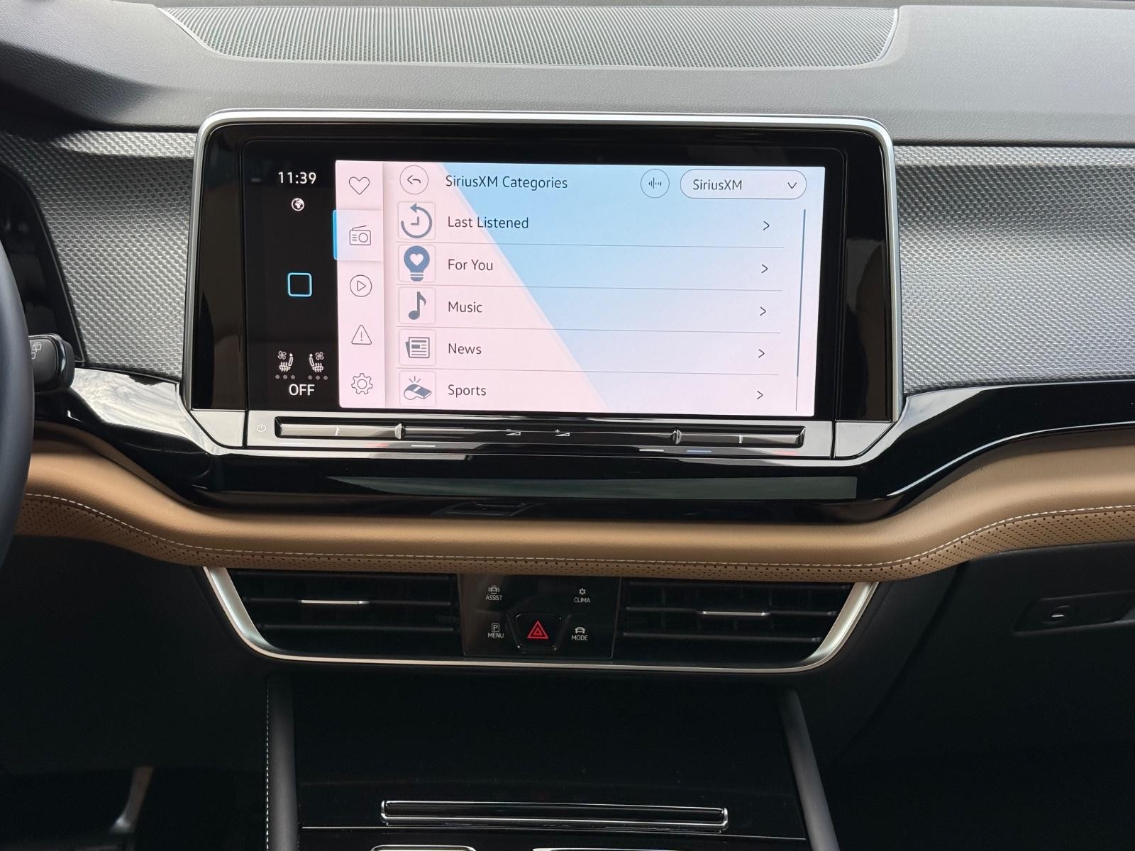 Volkswagen Atlas Cross Sport Vehicle Image 12