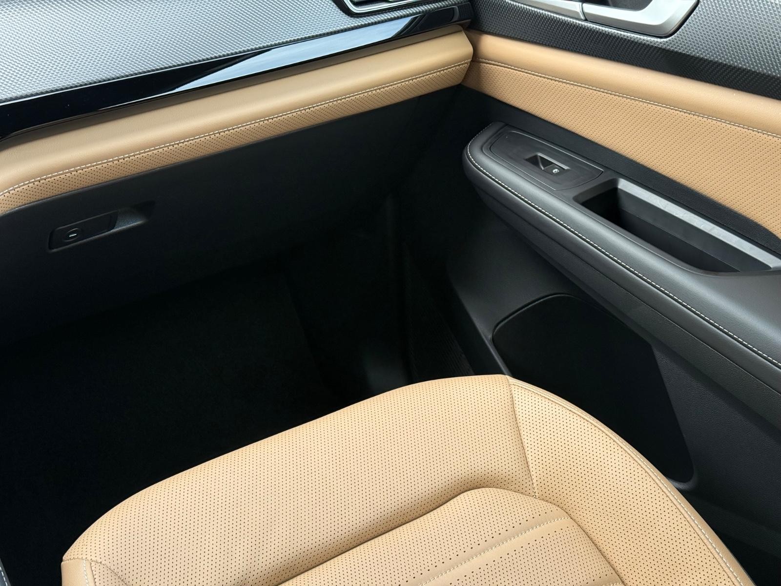 Volkswagen Atlas Cross Sport Vehicle Image 15