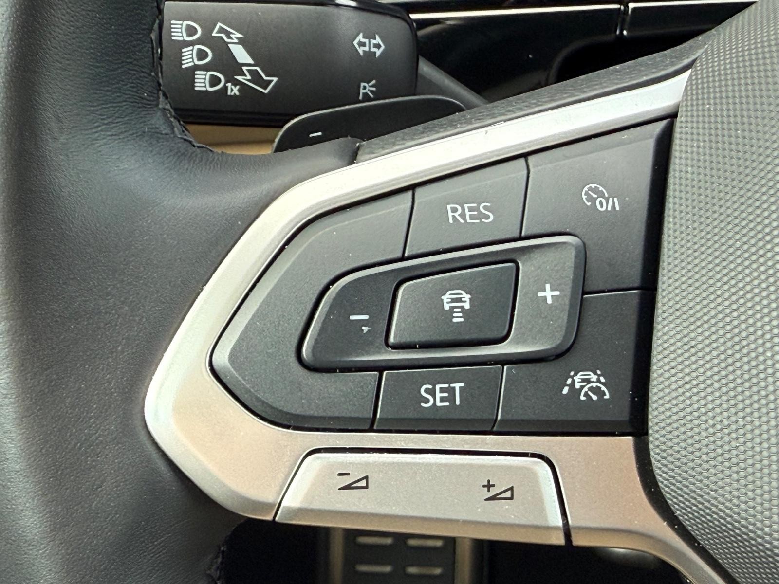 Volkswagen Atlas Cross Sport Vehicle Image 16