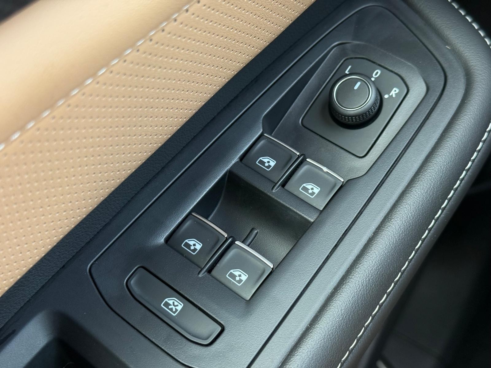 Volkswagen Atlas Cross Sport Vehicle Image 21