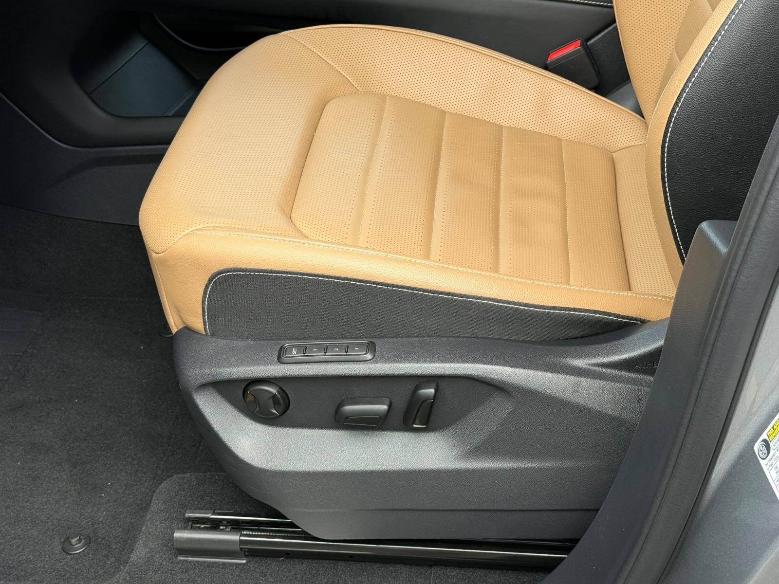 Volkswagen Atlas Cross Sport Vehicle Image 22