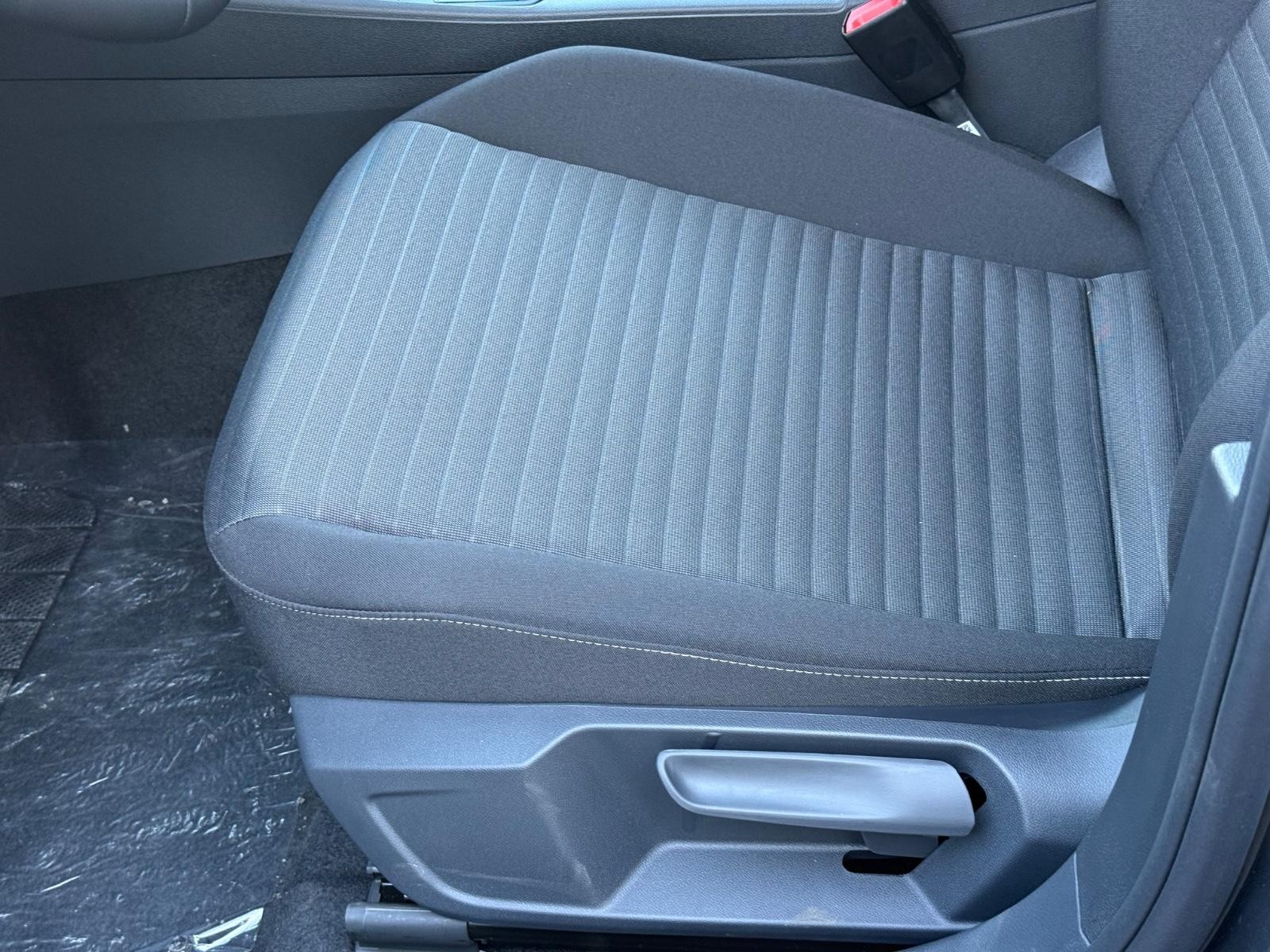 Volkswagen Jetta Vehicle Image 14