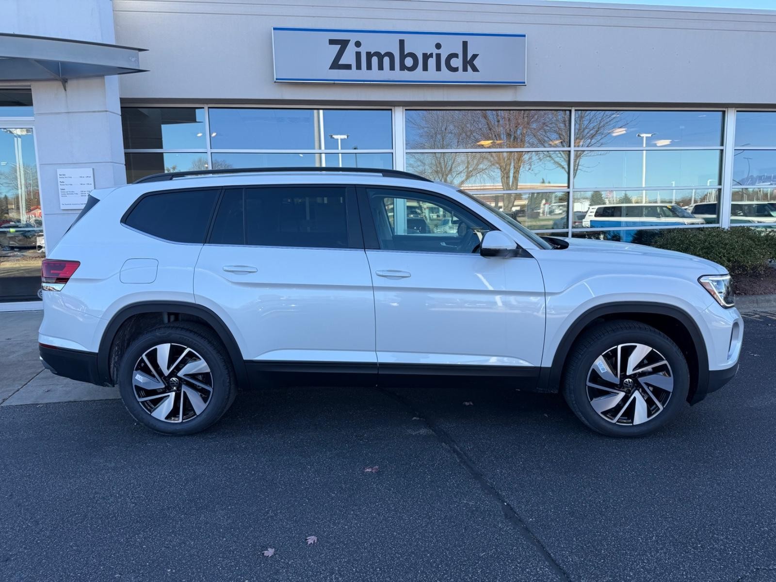 Volkswagen Atlas Vehicle Image 02