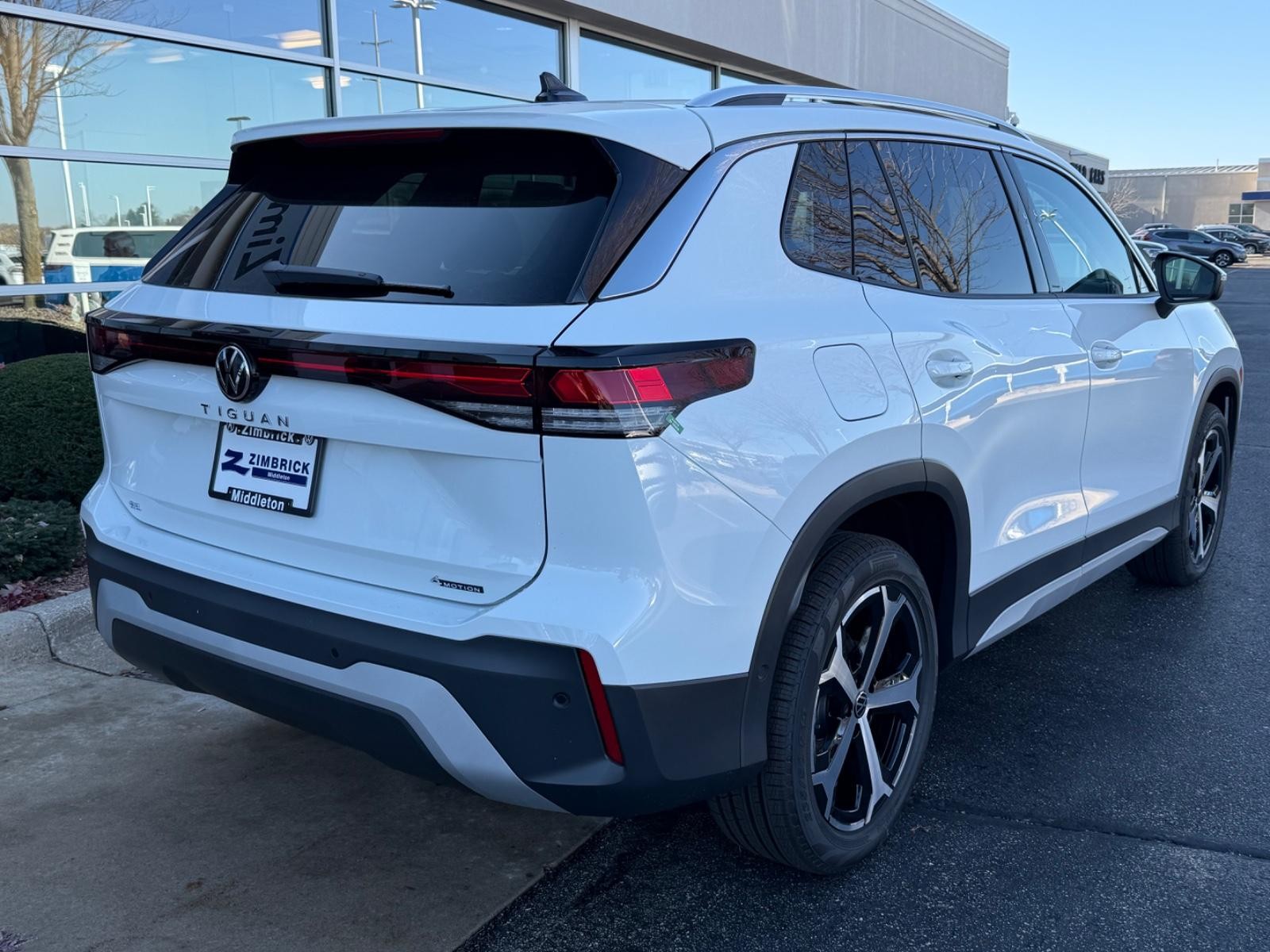 Volkswagen Tiguan Vehicle Image 03