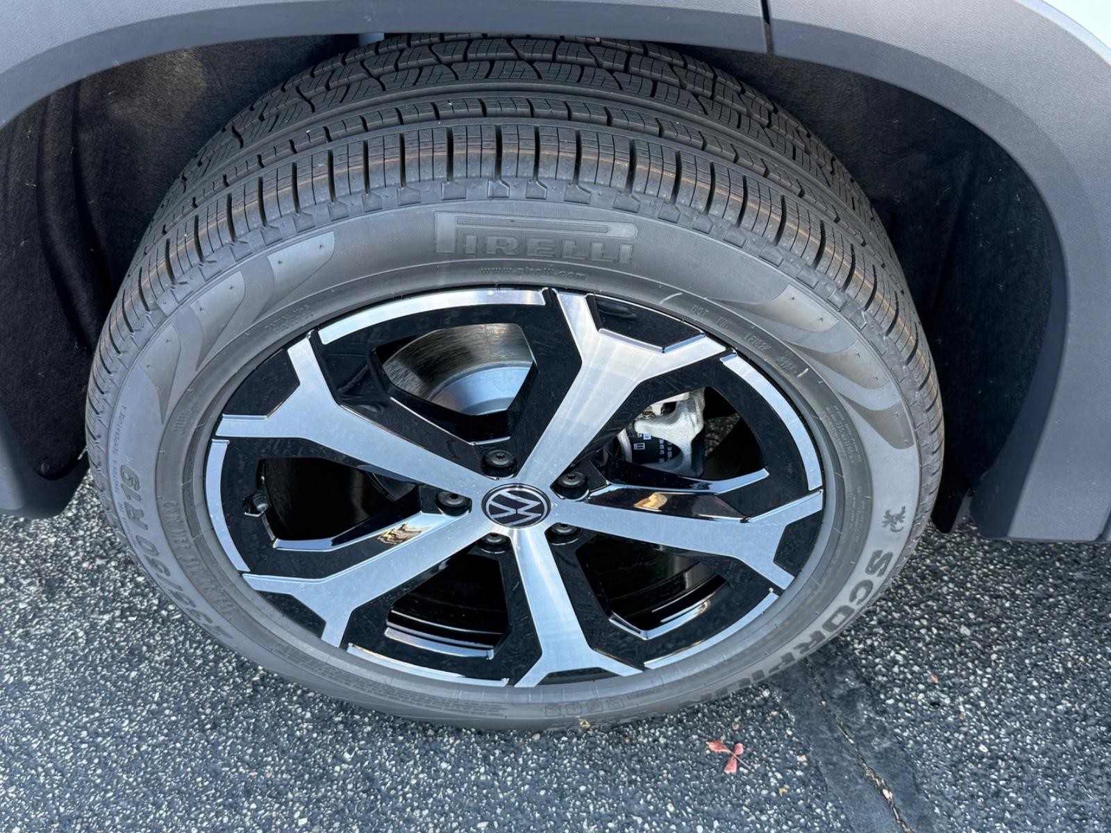 Volkswagen Tiguan Vehicle Image 04