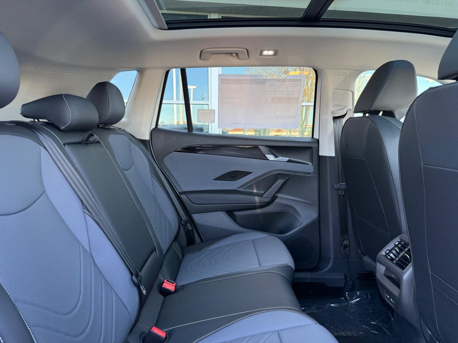 Volkswagen Tiguan Vehicle Image 05