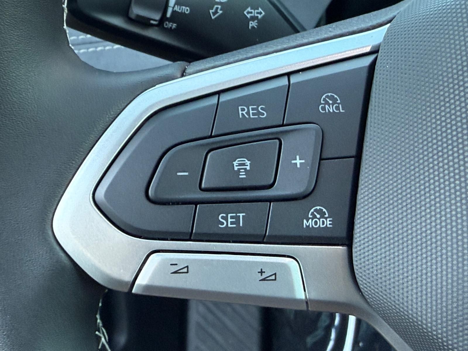 Volkswagen Tiguan Vehicle Image 10