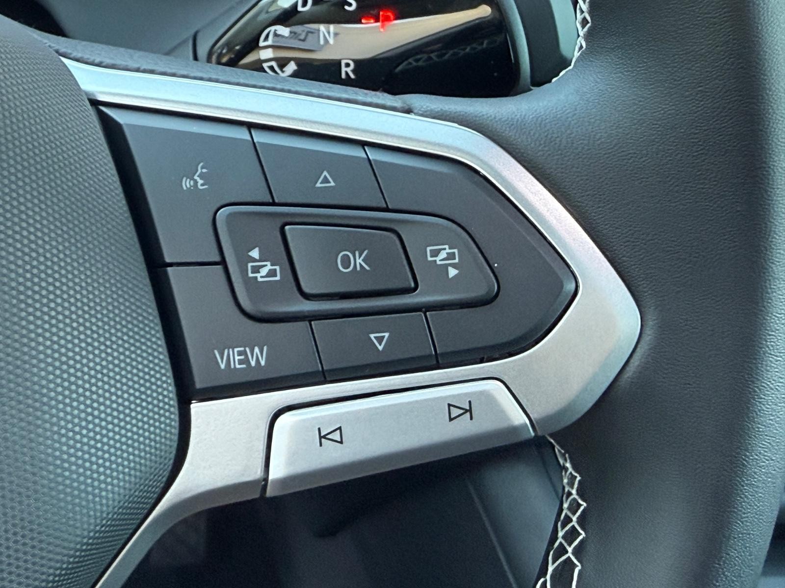 Volkswagen Tiguan Vehicle Image 11