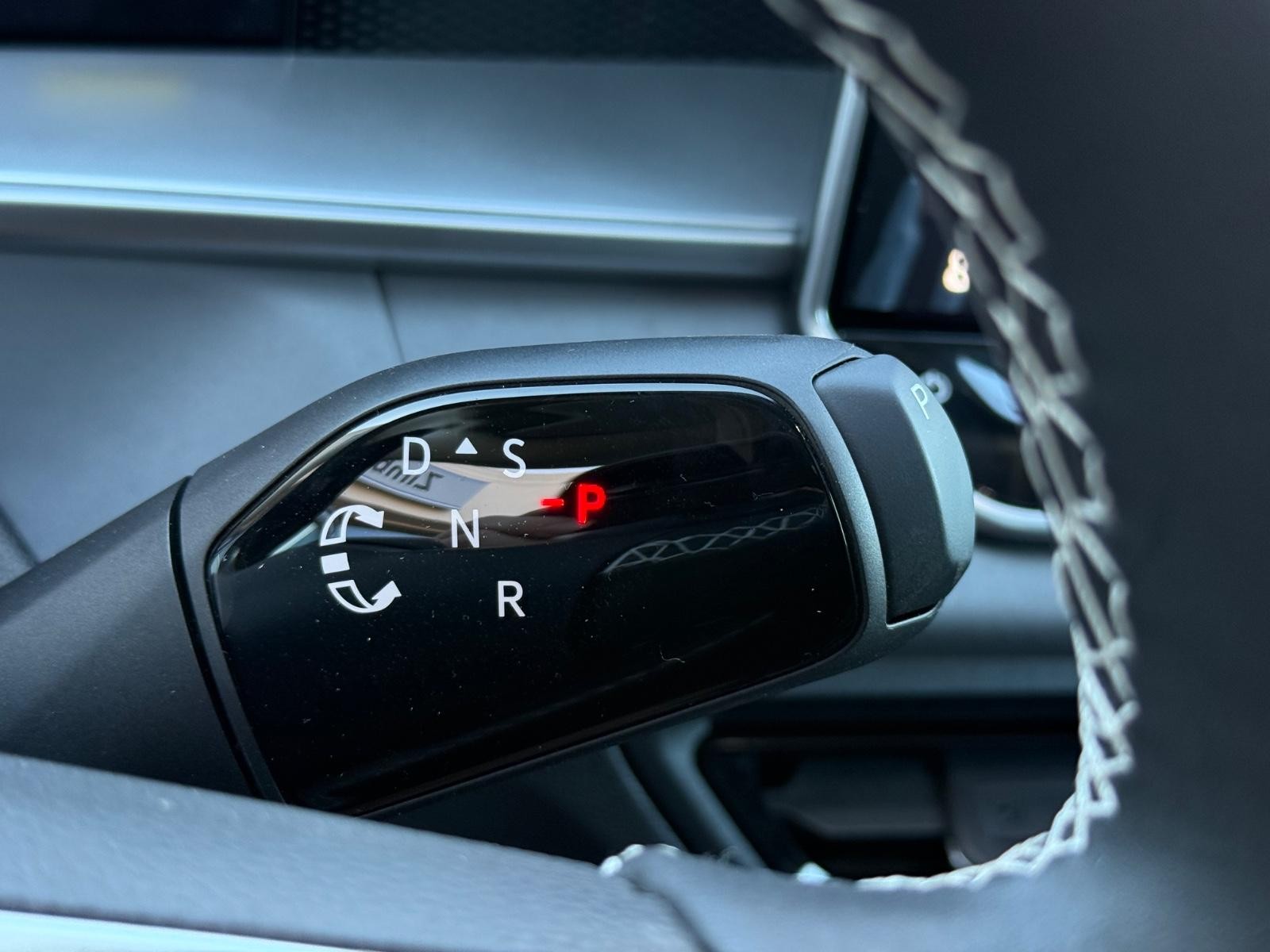 Volkswagen Tiguan Vehicle Image 12