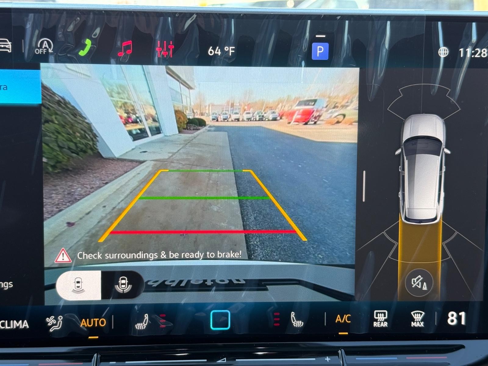 Volkswagen Tiguan Vehicle Image 13