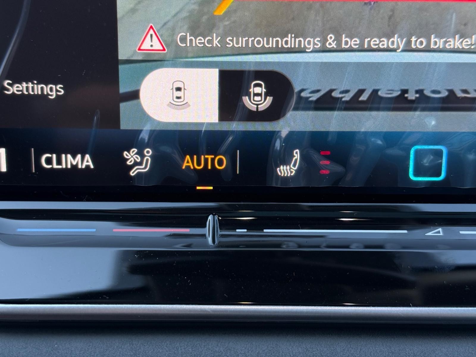 Volkswagen Tiguan Vehicle Image 14