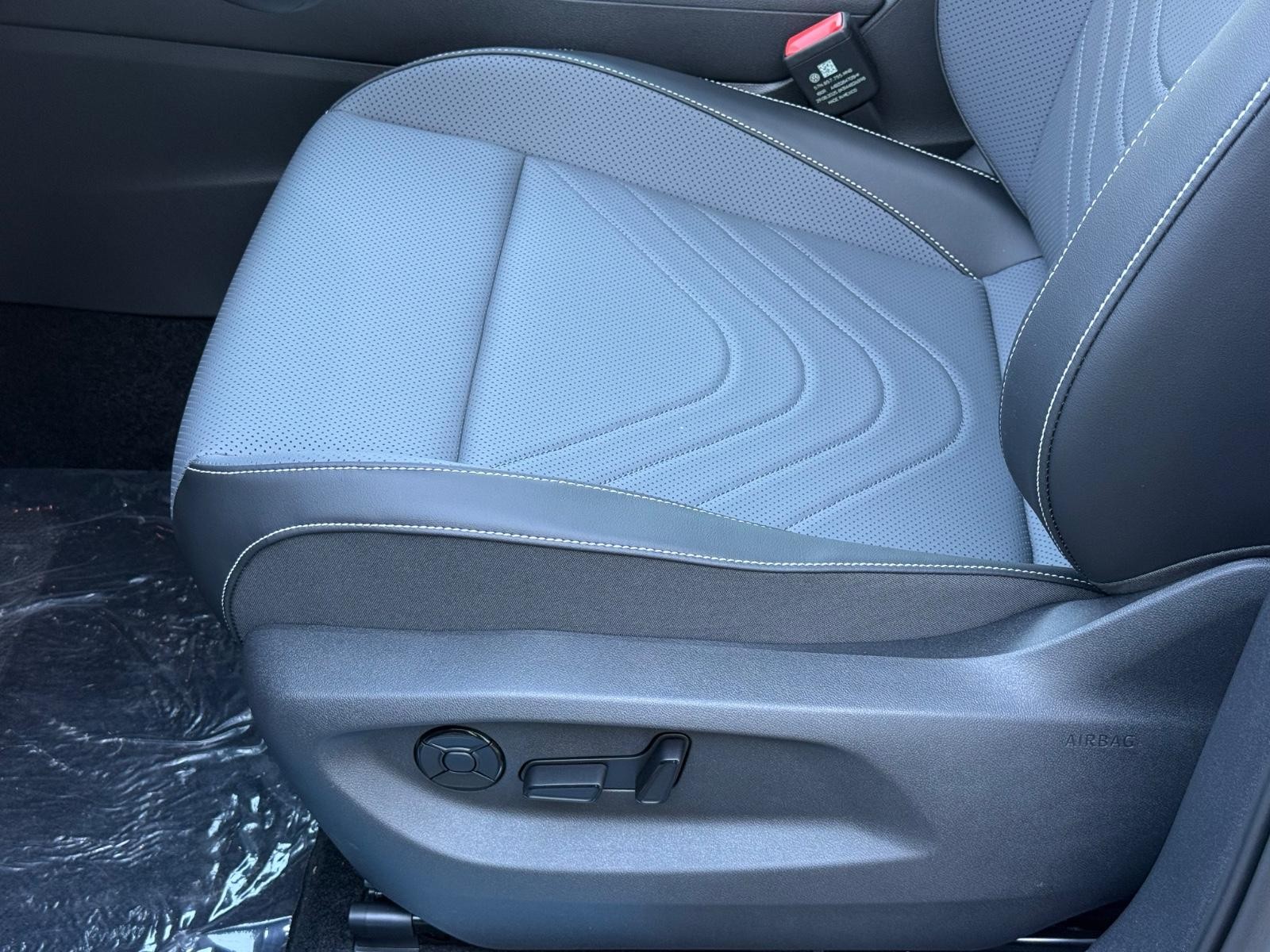 Volkswagen Tiguan Vehicle Image 16