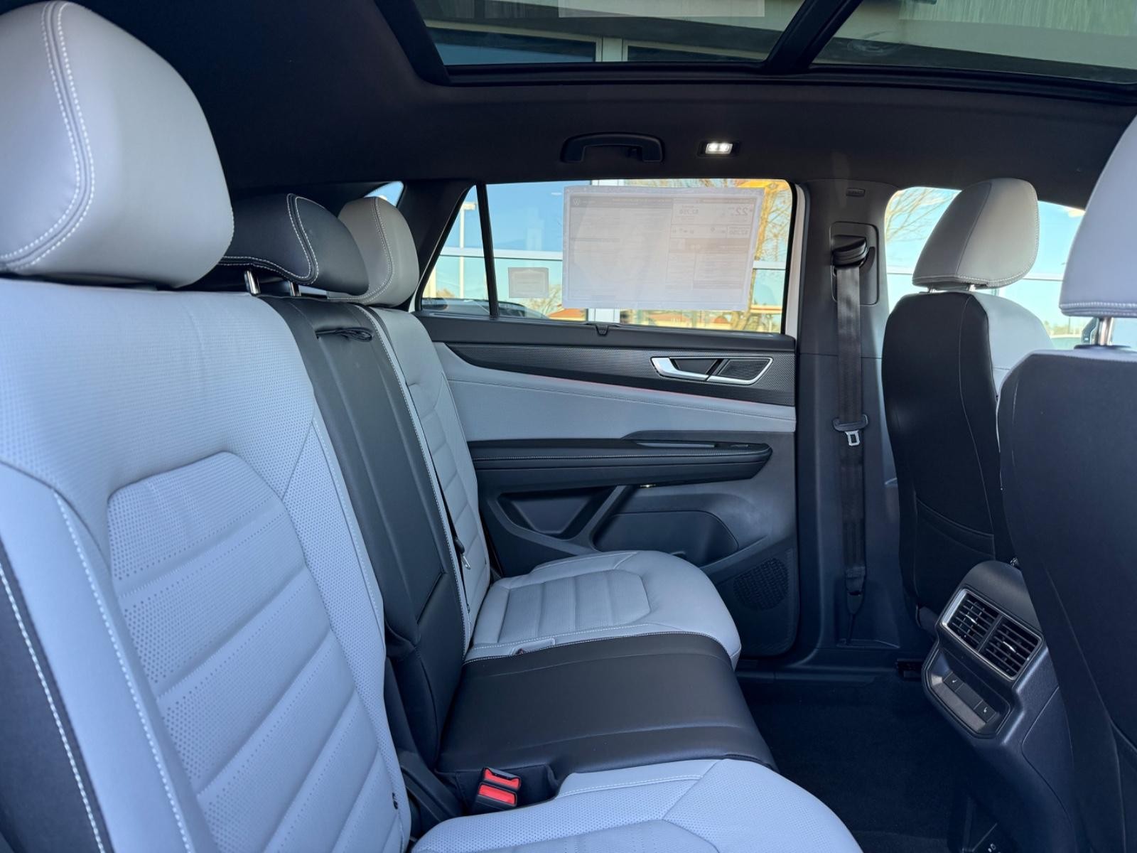 Volkswagen Atlas Cross Sport Vehicle Image 05