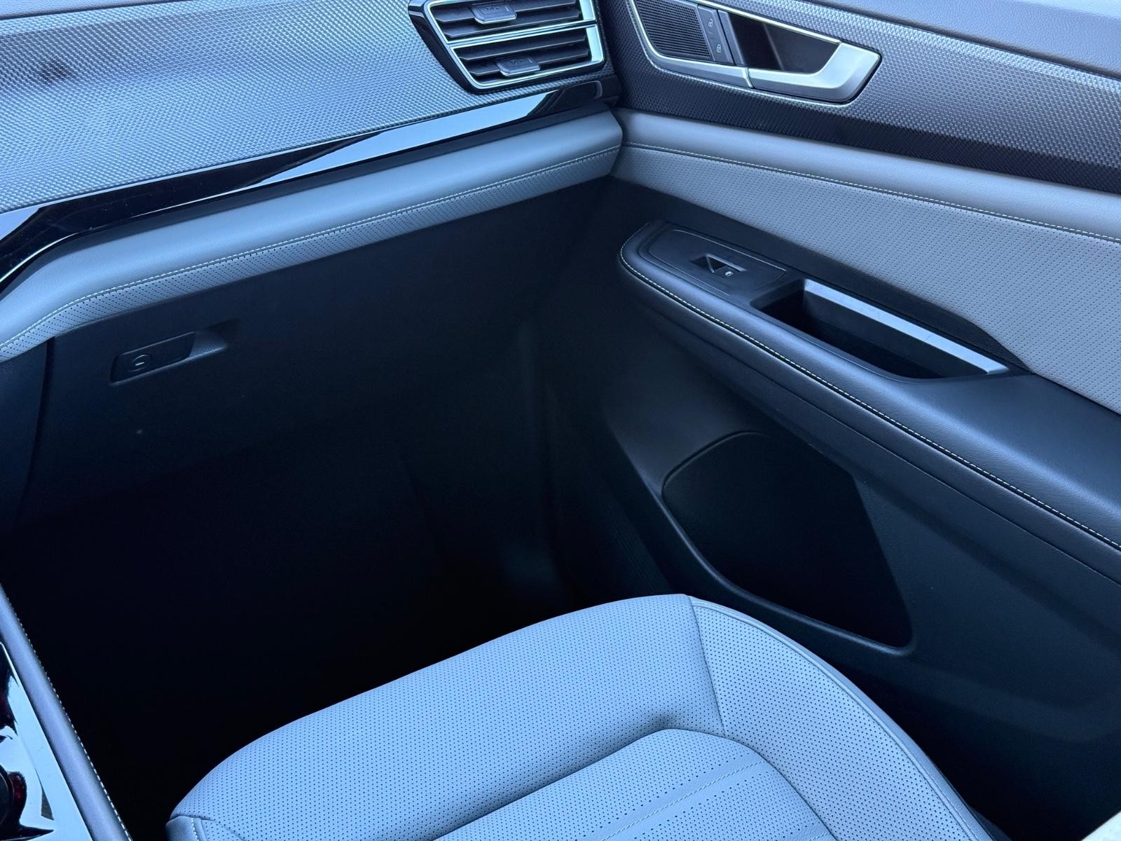 Volkswagen Atlas Cross Sport Vehicle Image 10