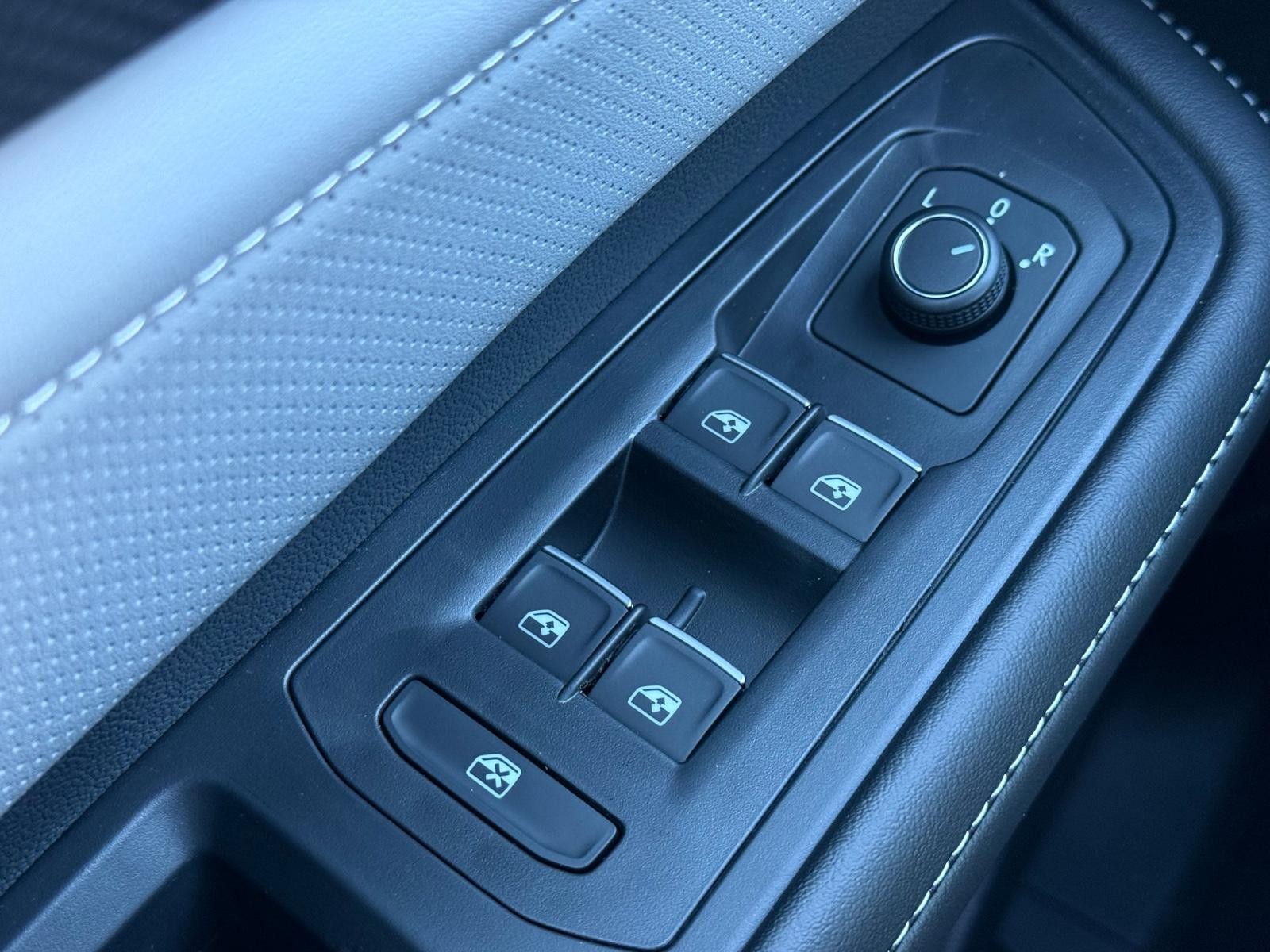 Volkswagen Atlas Cross Sport Vehicle Image 15