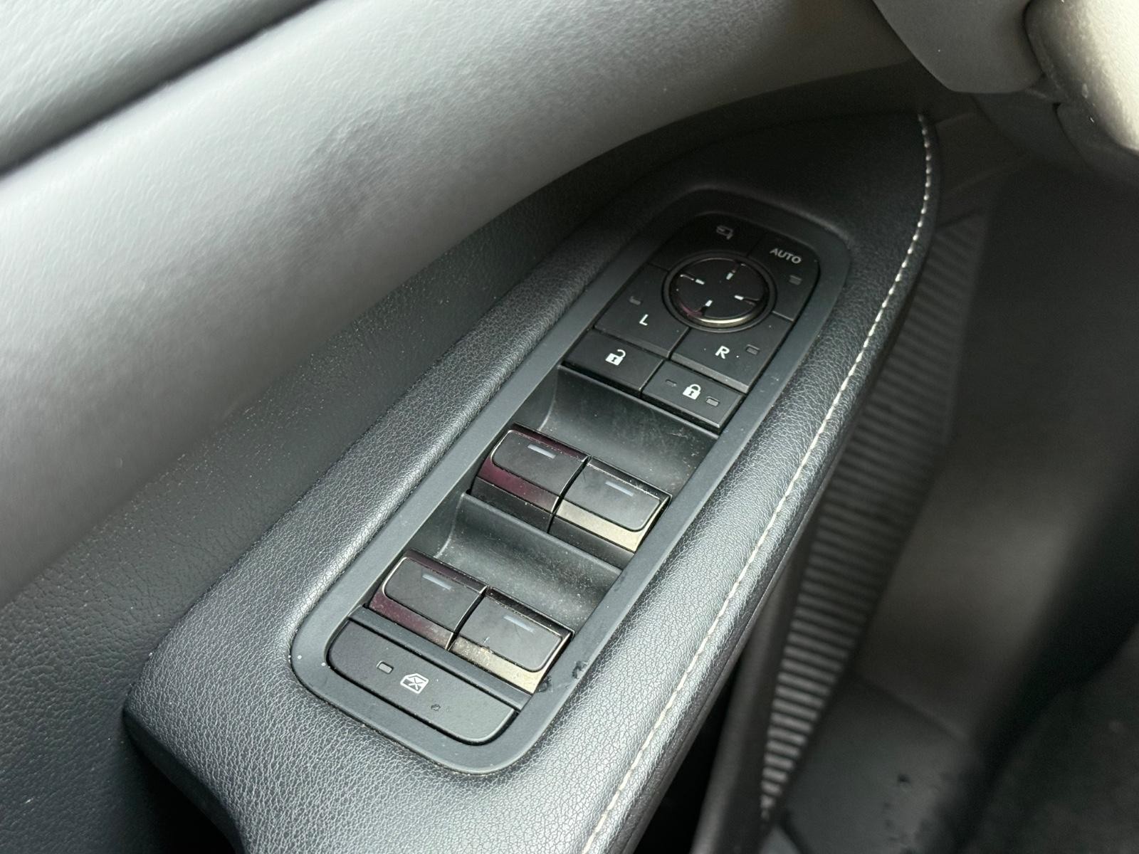 Lexus RX Vehicle Image 20