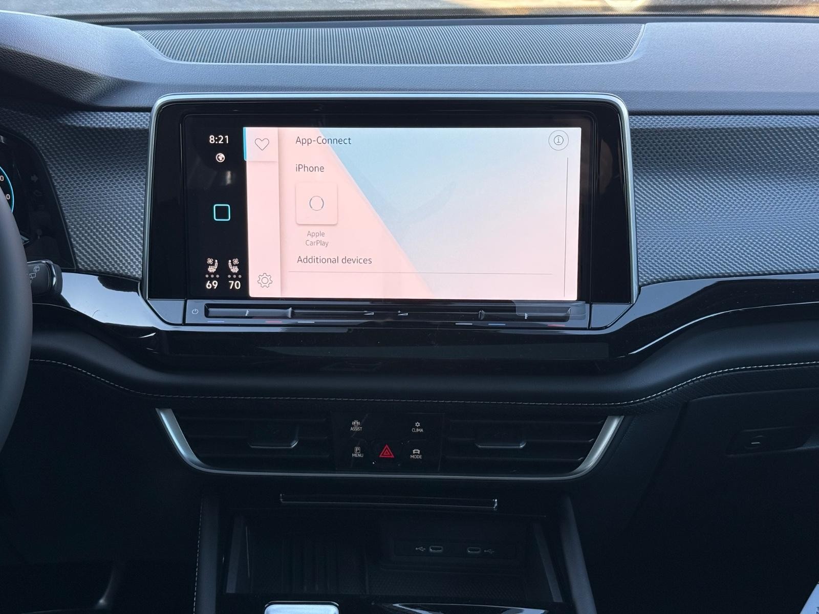 Volkswagen Atlas Cross Sport Vehicle Image 07