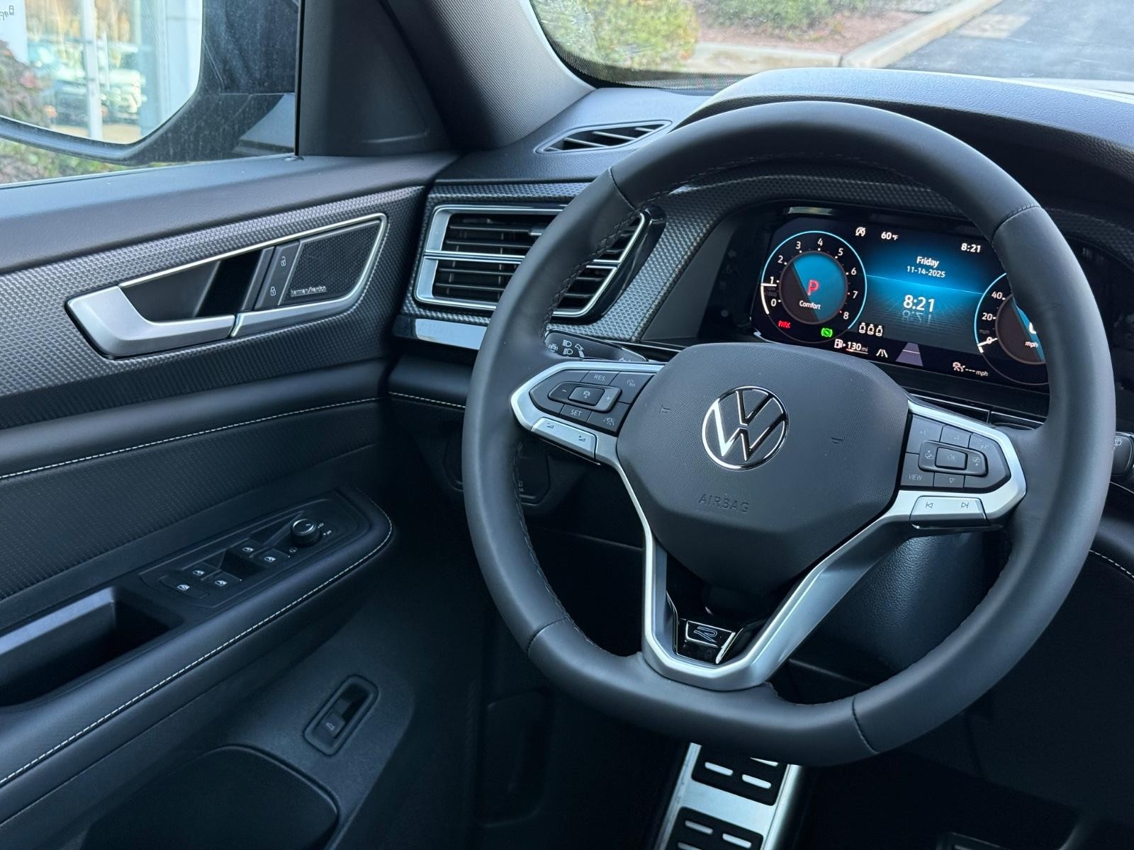 Volkswagen Atlas Cross Sport Vehicle Image 09