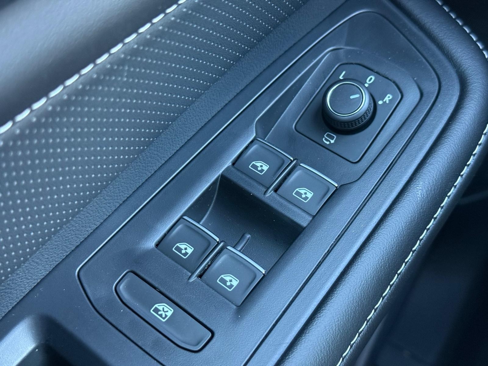 Volkswagen Atlas Cross Sport Vehicle Image 15