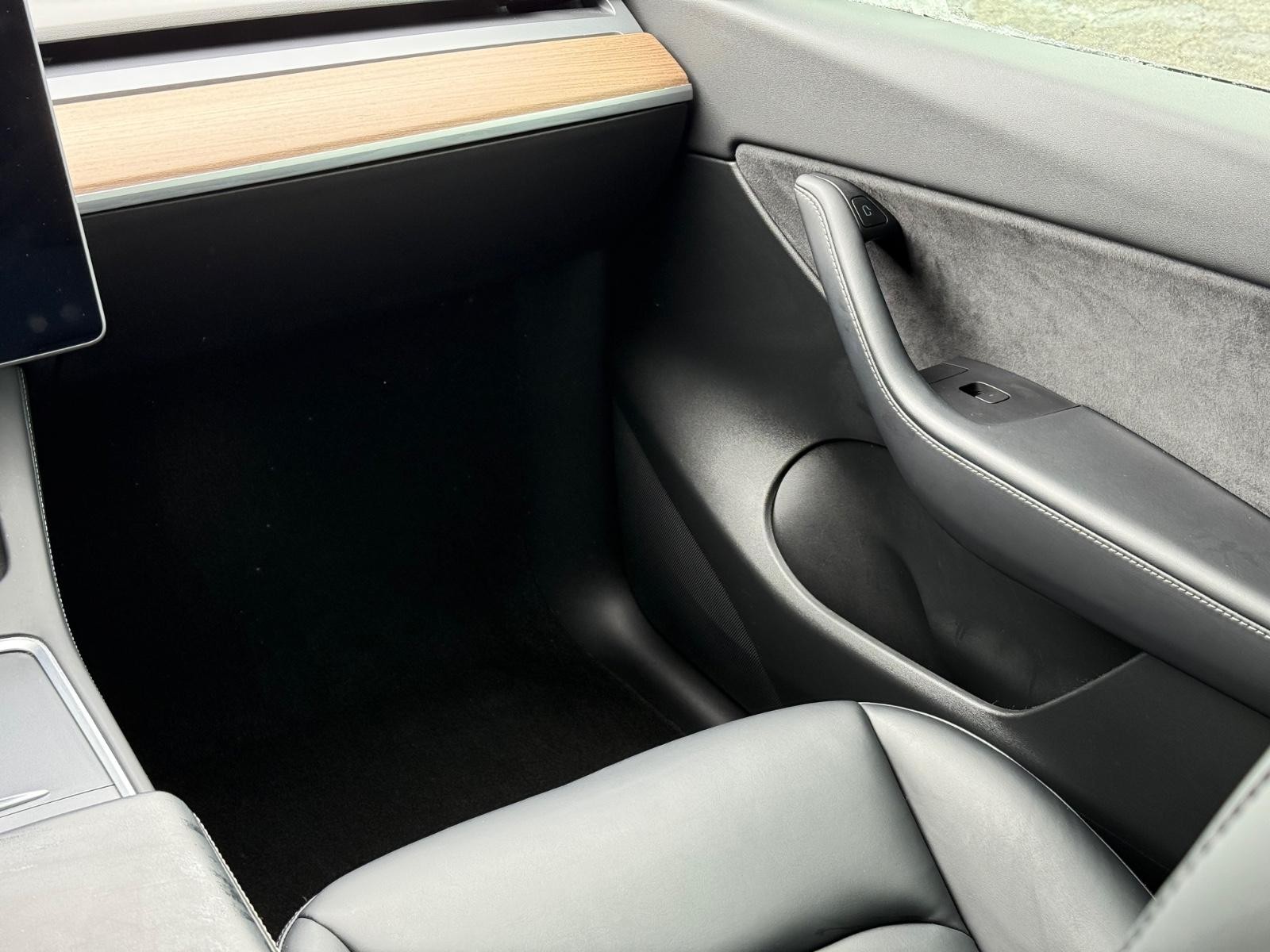 Tesla Model Y Vehicle Image 12