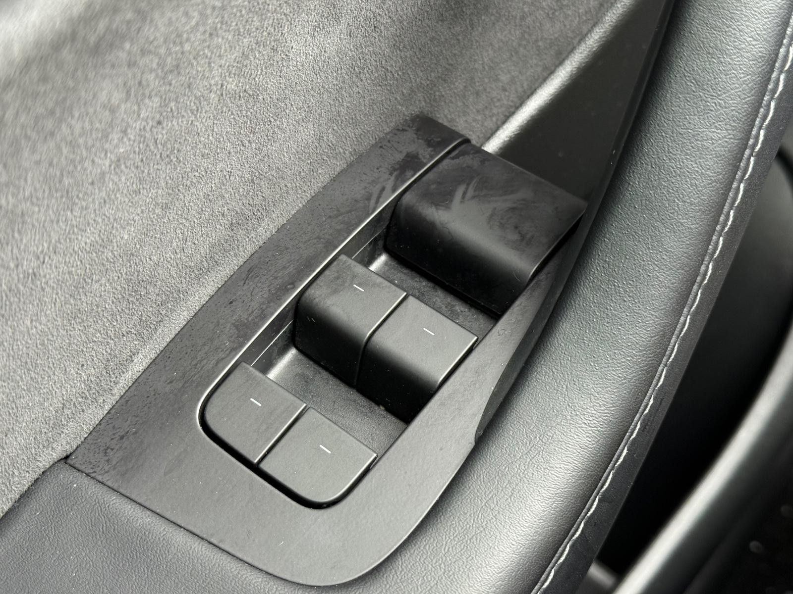 Tesla Model Y Vehicle Image 19