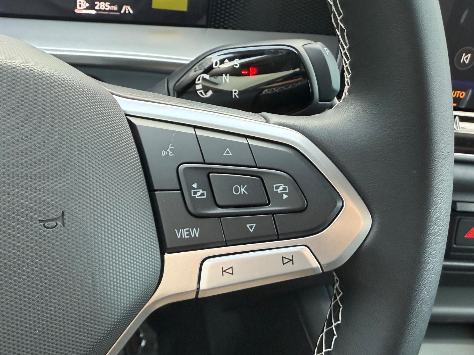 Volkswagen Tiguan Vehicle Image 11